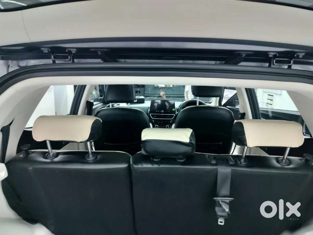 Mahindra Xuv 3xo Ax5 Pm Mt, 2024, Petrol