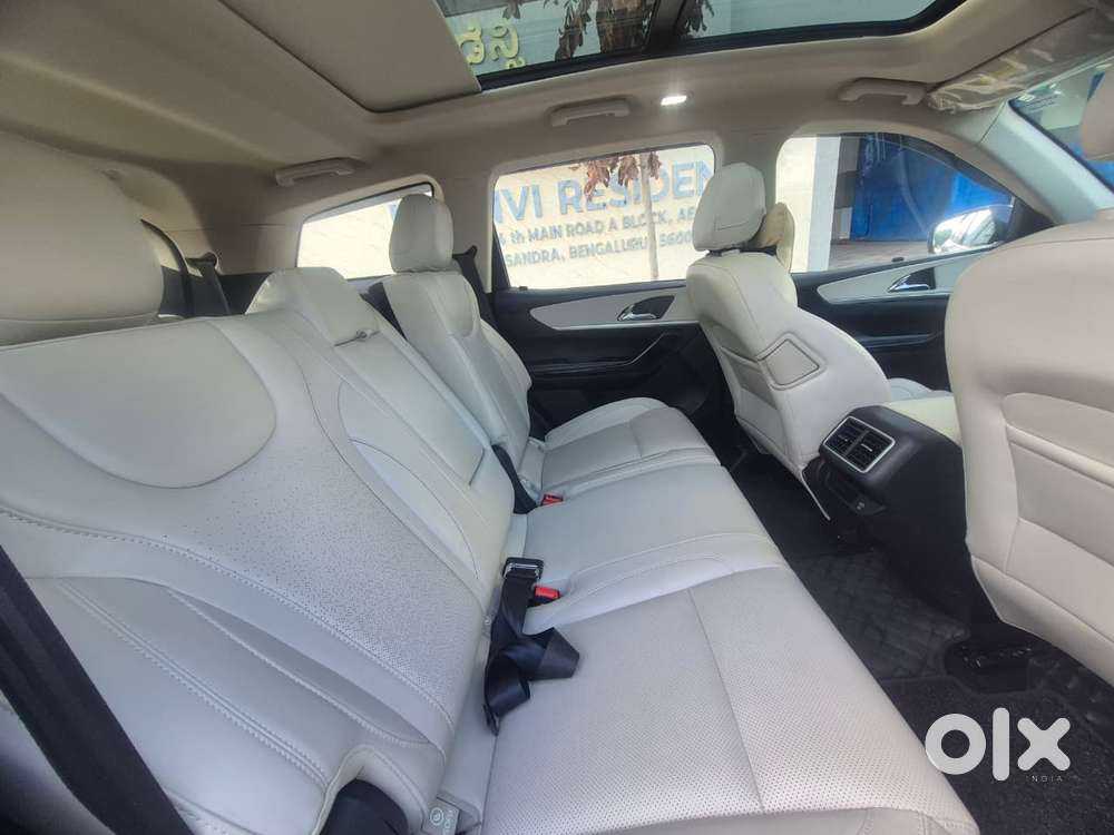 Mahindra Xuv700 2.0 Ax 7 Petrol Mt Str, 2024, Petrol