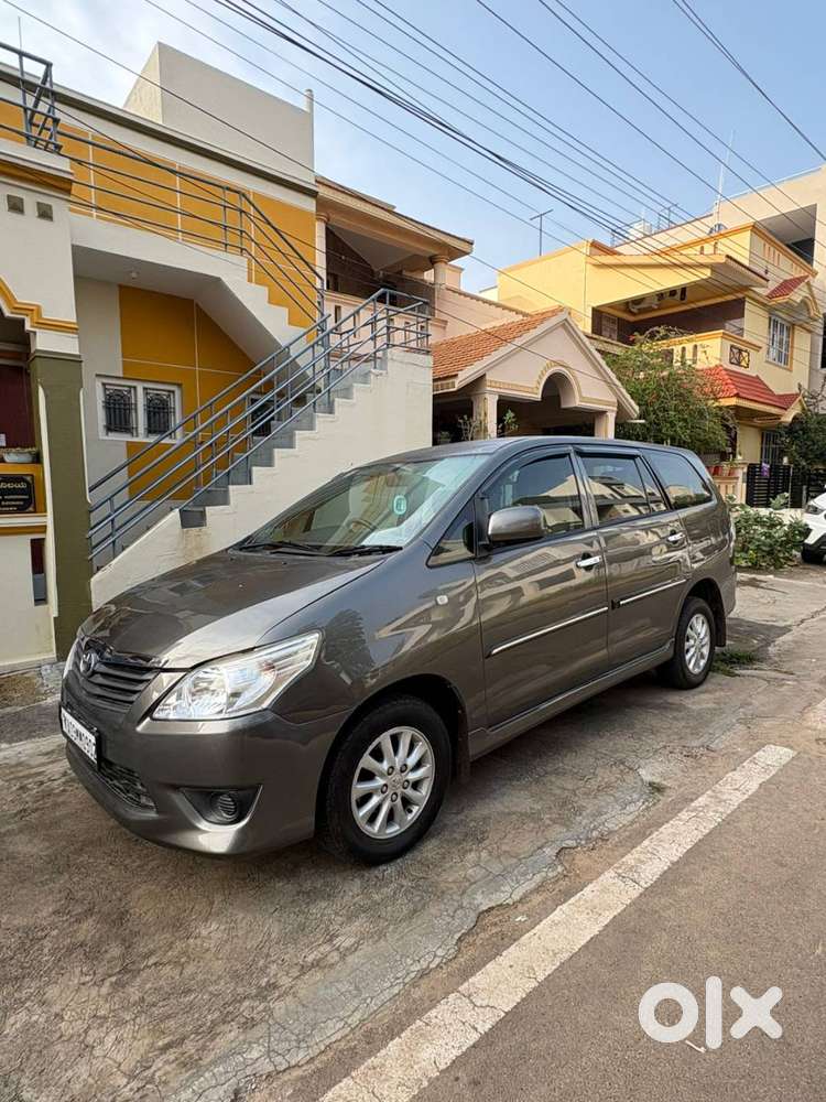 Innova  2.5g  2012  7 Seater