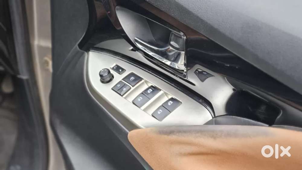 Toyota Innova Crysta 2.8 Zx At 7 Seater, 2016, Diesel