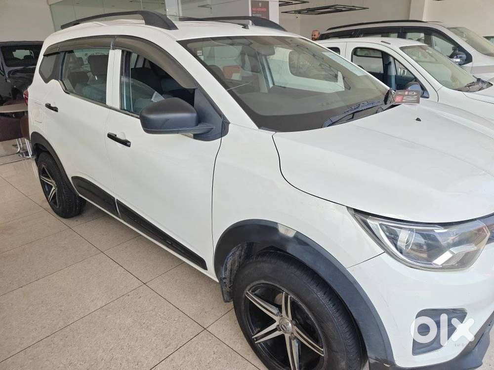 Renault Triber, 2022, Petrol