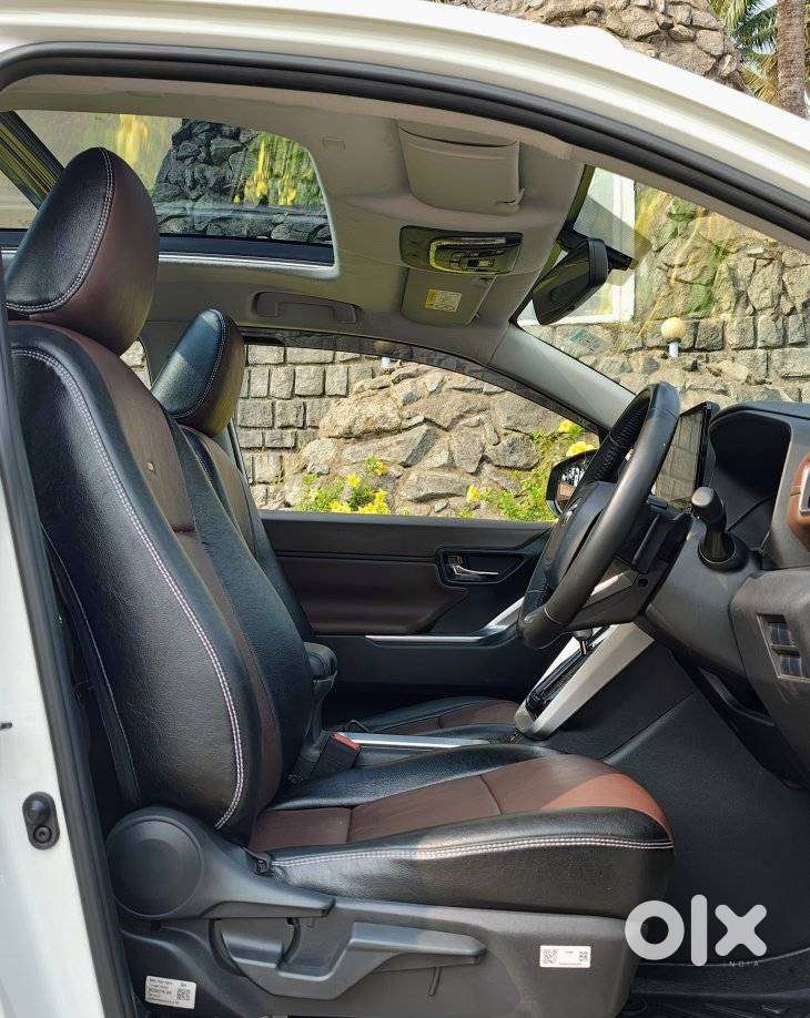 Toyota Innova Hycross 2.0 Vx (o) Hybrid 7 Str, 2024, Petrol