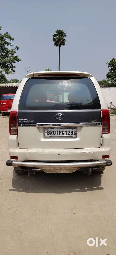 Tata Safari Storme 2015