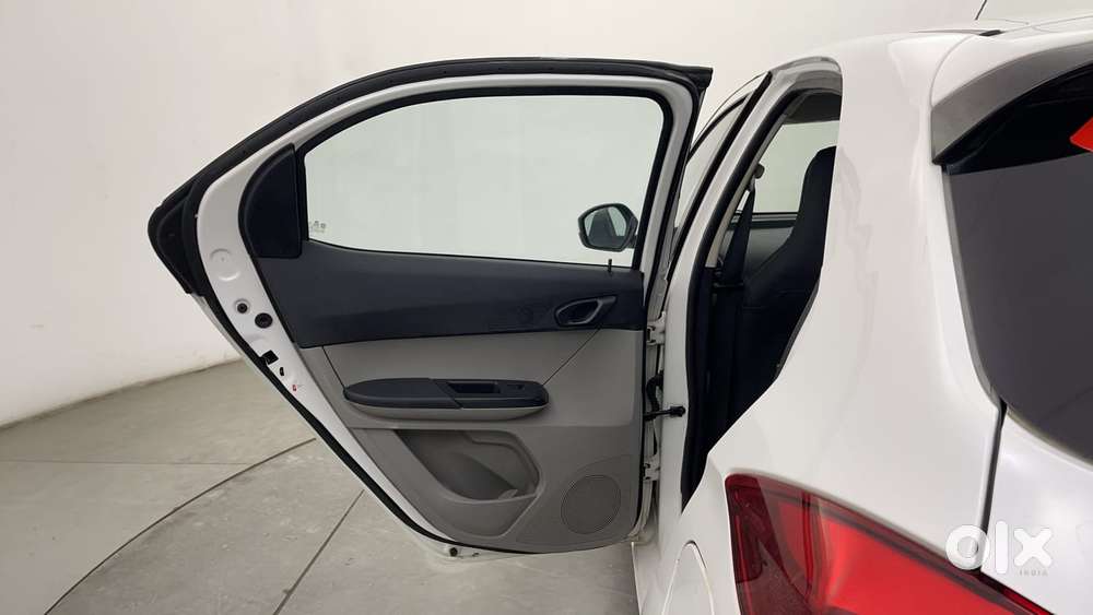 Tata Tiago 1.2 Revotron Xt, 2018, Petrol