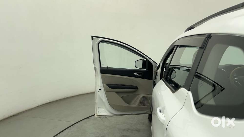 Renault Triber Rxz, 2022, Petrol