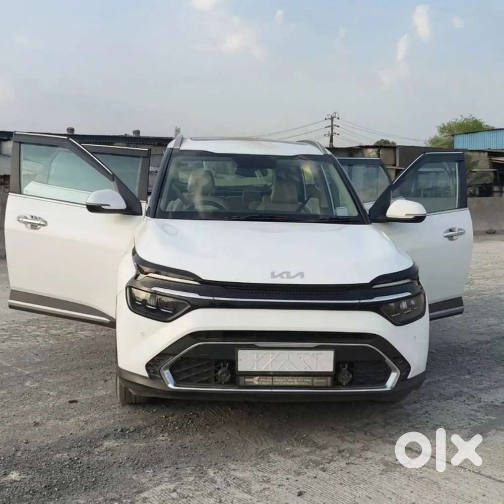 Kia Carens (2022)-top Model With Sunroof & Luxury Interiors