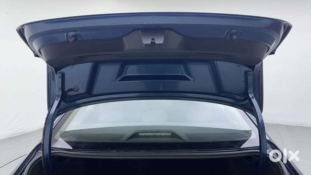 Skoda Slavia Style 1.0l Tsi Mt, 2023, Petrol