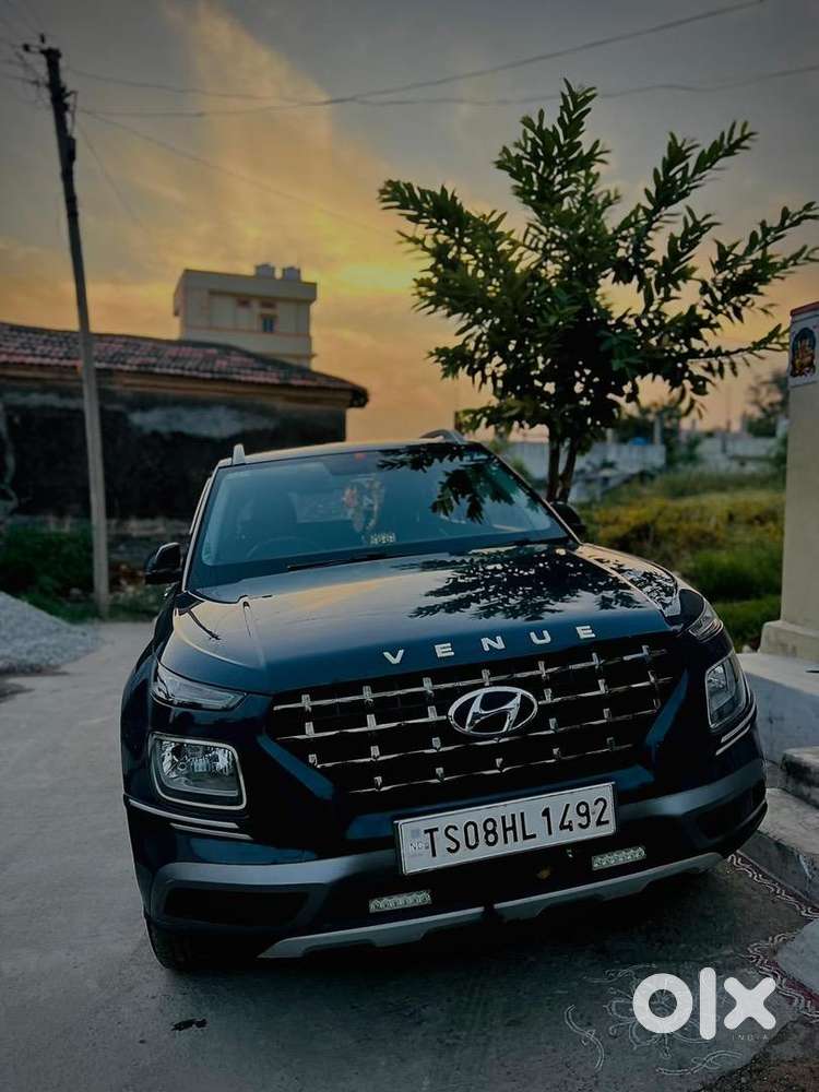 Hyundai Venue 2021 Petrol  58000 Km Driven