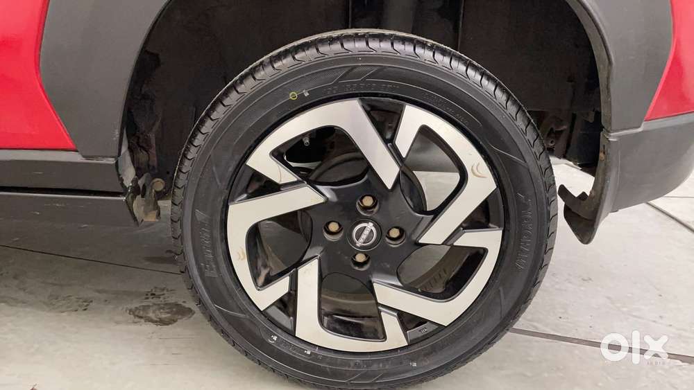 Nissan Magnite 1.0 Xv Premium, 2023, Petrol