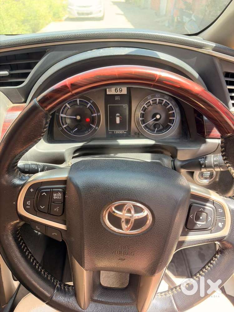 Toyota Innova Crysta 2016 Diesel Well Maintained