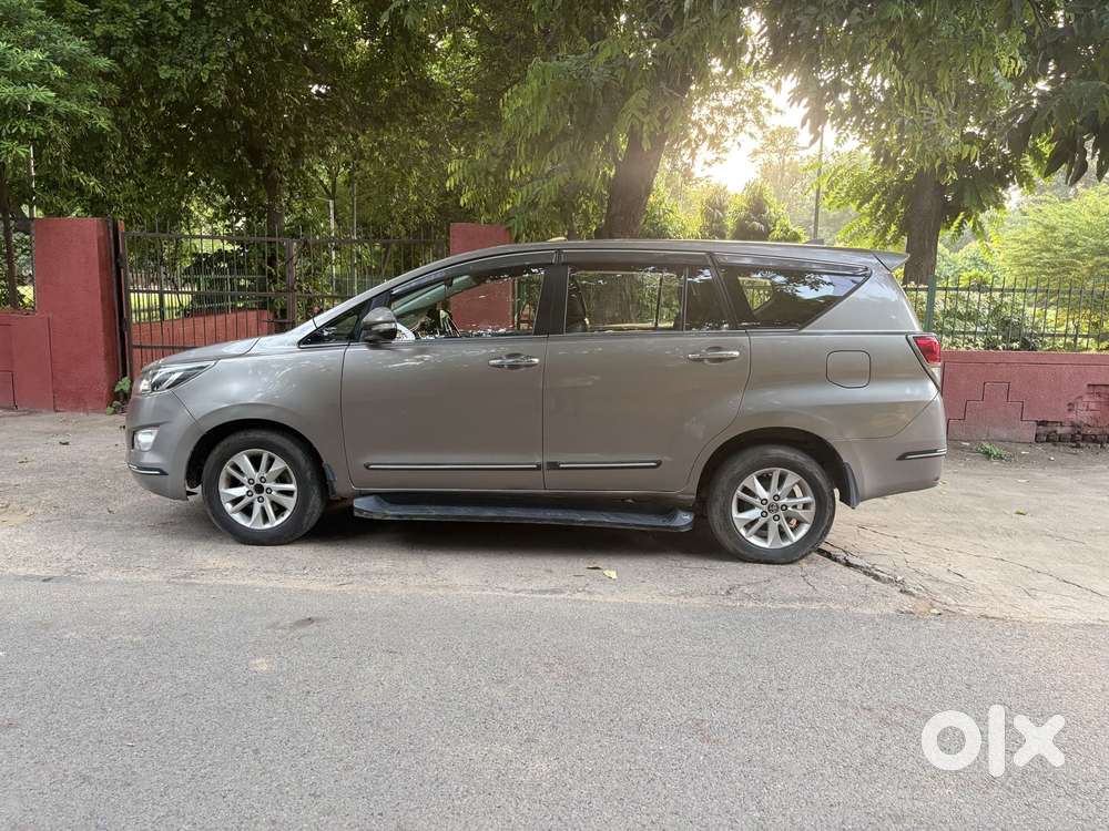 Toyota Innova Crysta 2.4 V 8 Str, 2016, Diesel