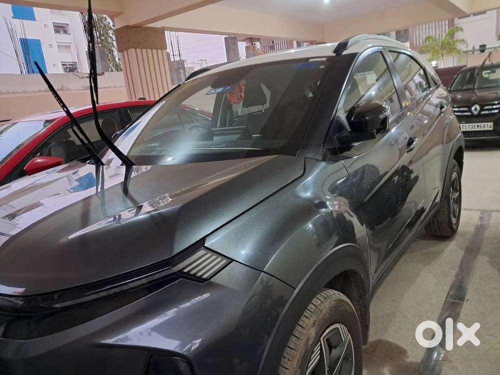 Tata Nexon Creative Plus Dca ,dual Tone Grey With White Roof