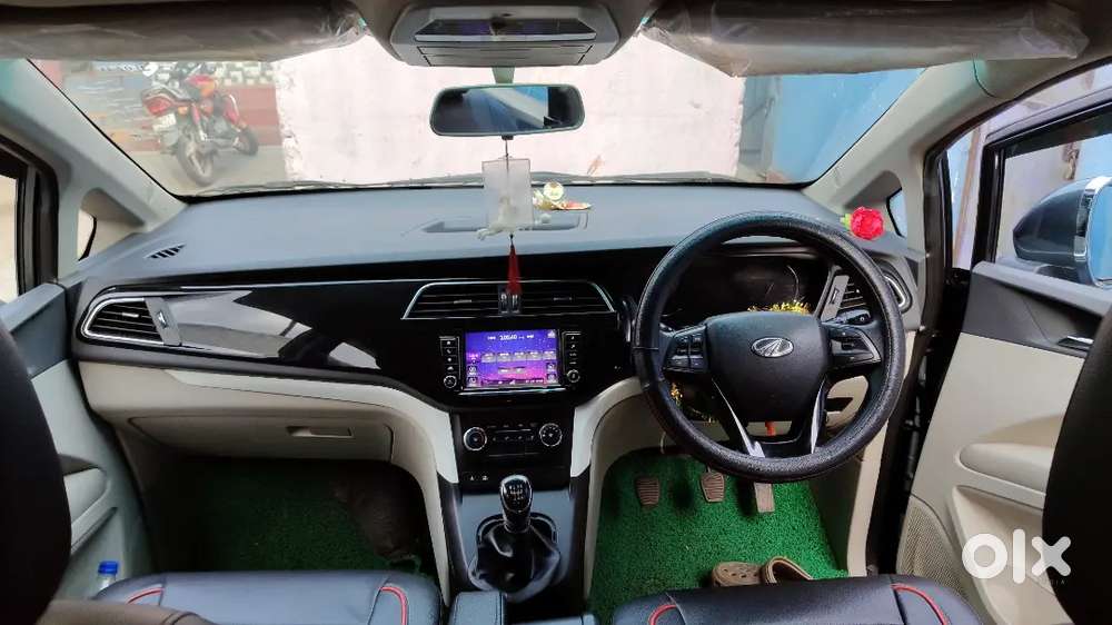 Mahindra Marazzo M6 7 Seater