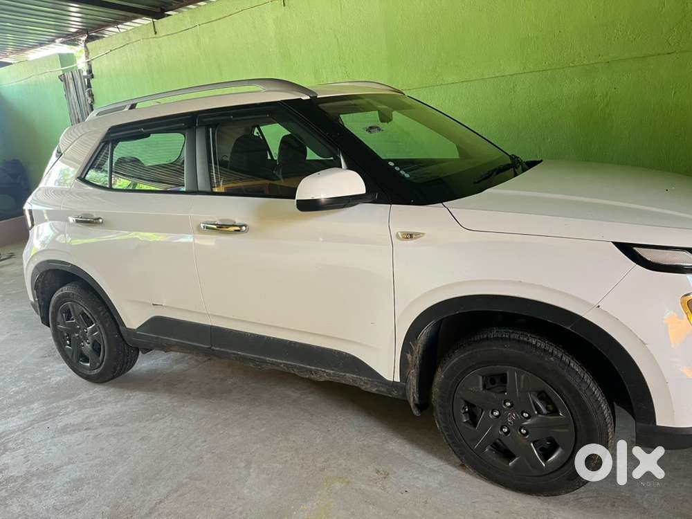 Hyundai Venue Petrol 2025