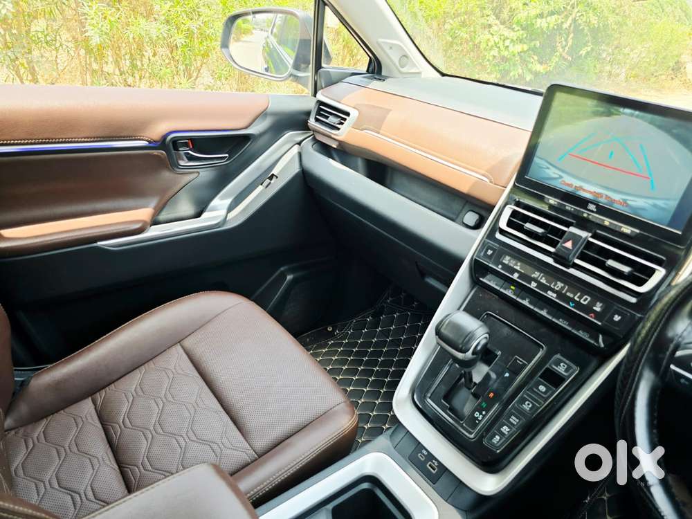 Toyota Innova Hycross 2.0 Zx (o) Hybrid 7 Str, 2023, Petrol