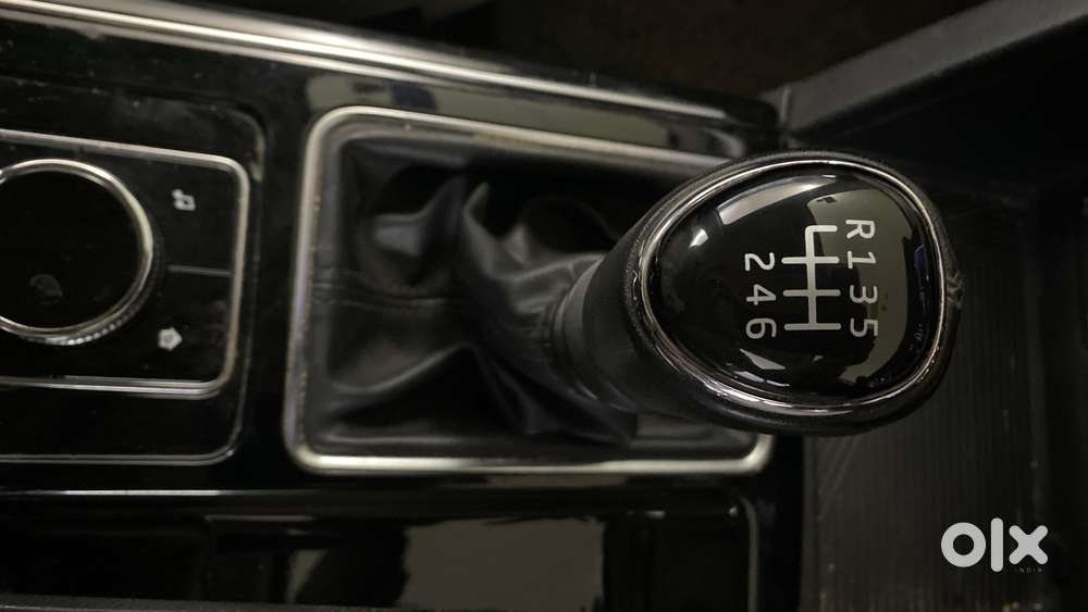 Mahindra Xuv700 2.0 Ax 7 Petrol Mt Str, 2021, Petrol