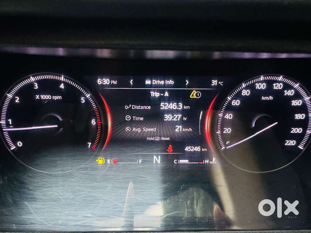 Mahindra Xuv700 2.0 Mx Petrol Mt 5 Str, 2023, Petrol