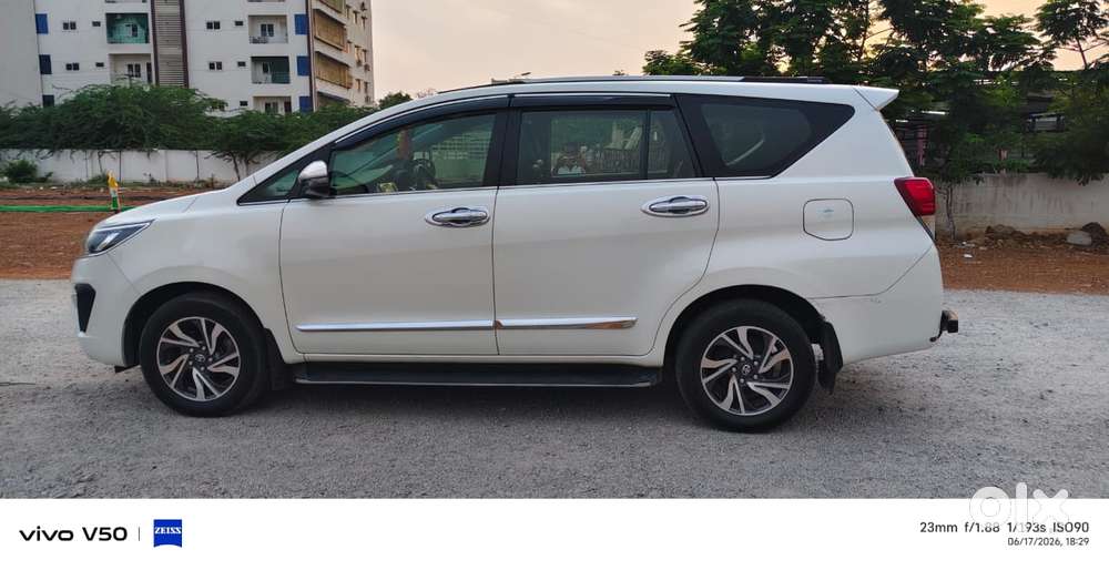 Toyota Innova Crysta [2020-ongoing] 2.4 Vx 8 Str, 2021, Diesel