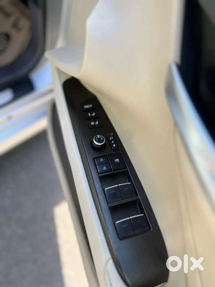 Toyota Camry Hybrid, 2022, Petrol