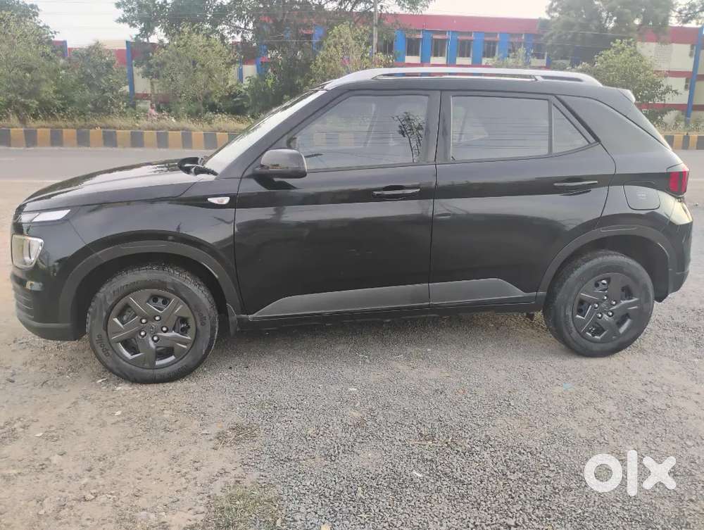Hyundai Venue Petrol 2024