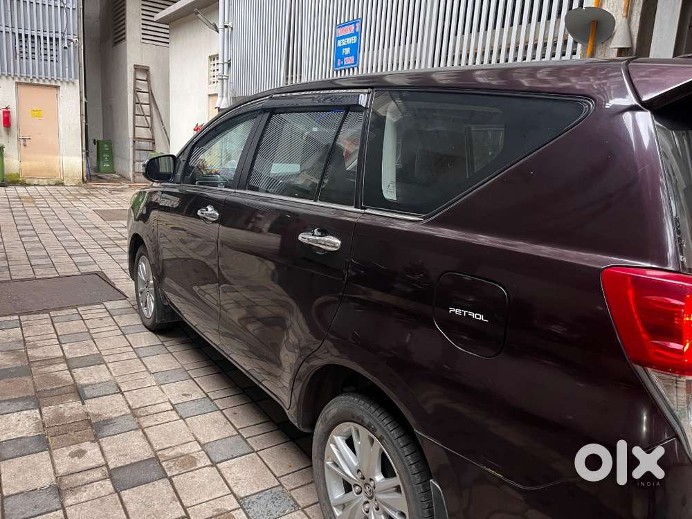 Innova Crysta Zx Top Model (petrol) 2016