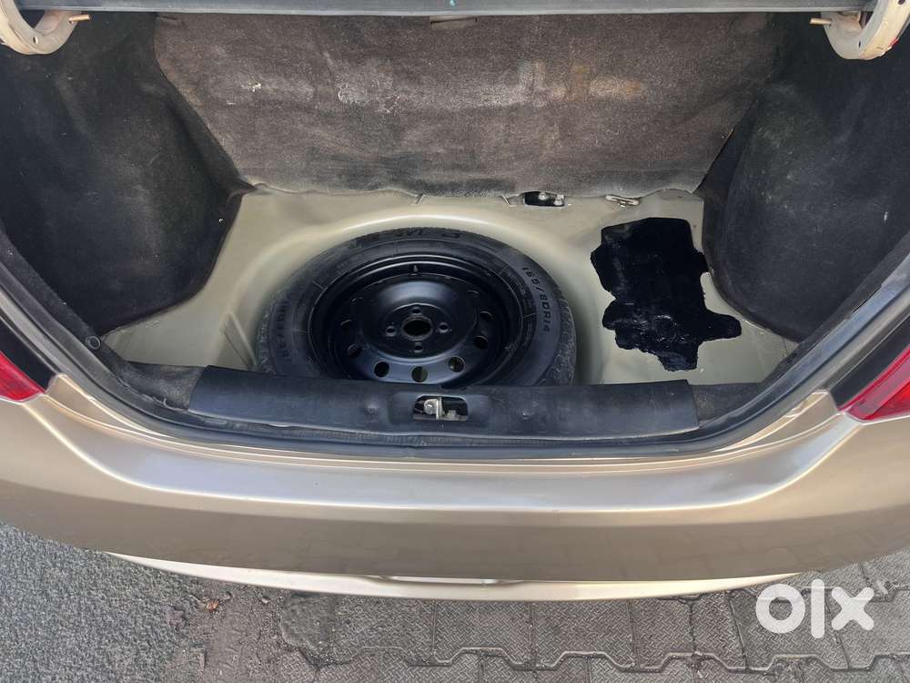 Maruti Suzuki Swift Dzire Vxi Optional, 2012, Petrol