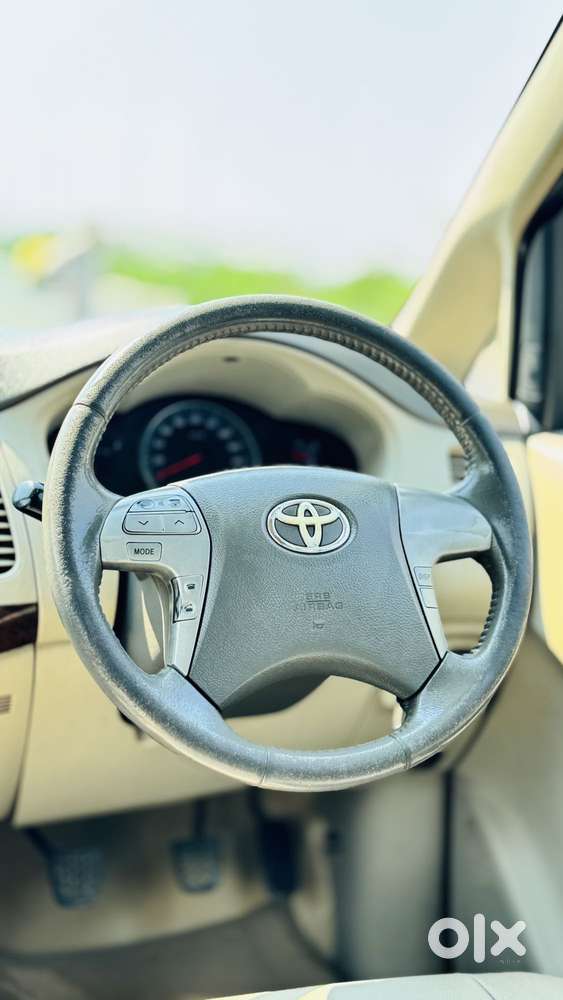 Toyota Innova 2.5 Vx 8 Seater Bs Iv, 2014, Diesel