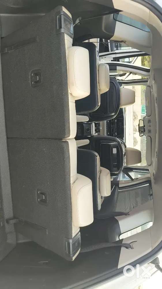 Kia Carens (2022)-top Model With Sunroof & Luxury Interiors