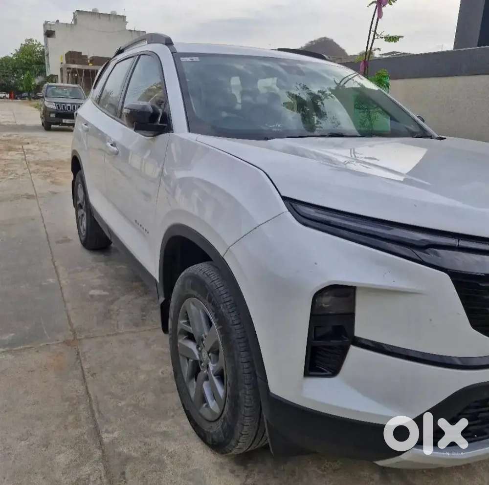 Tata Safari Pure Plus 2024