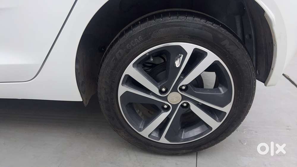 Tata Altroz Xza Plus (s), 2024, Petrol