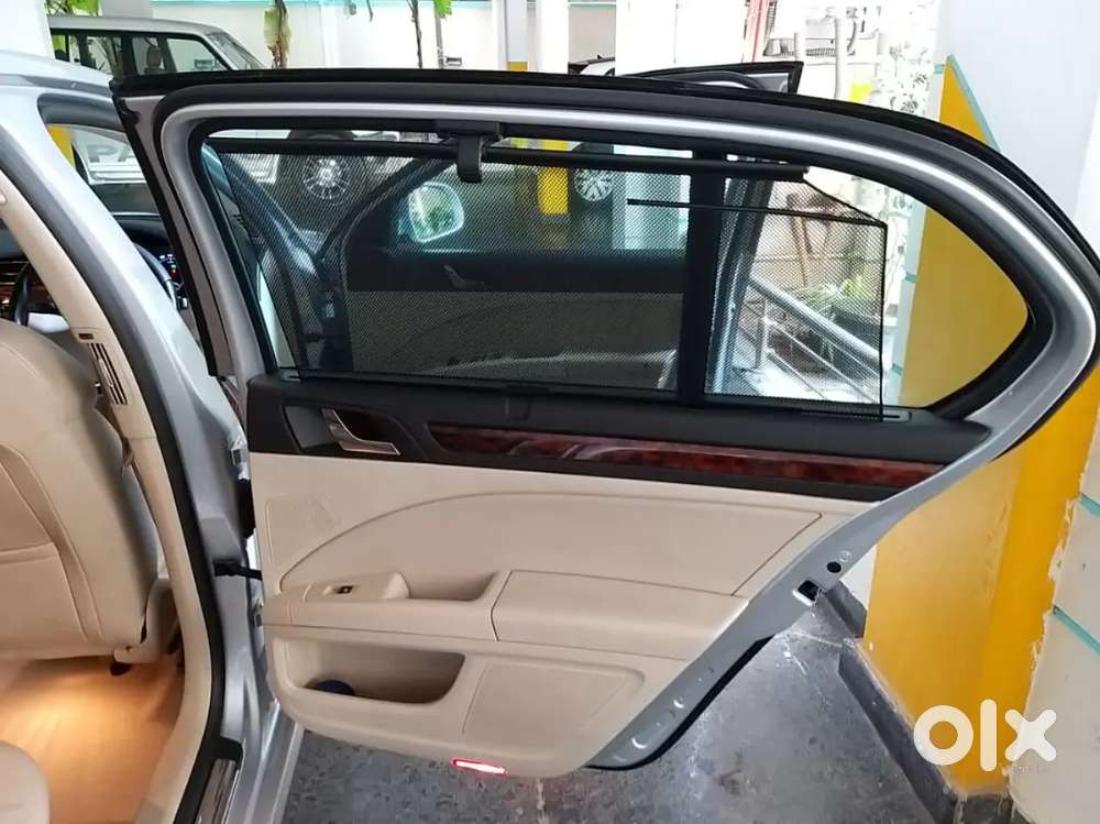 Skoda Superb 2011 Diesel 80000 Km Driven