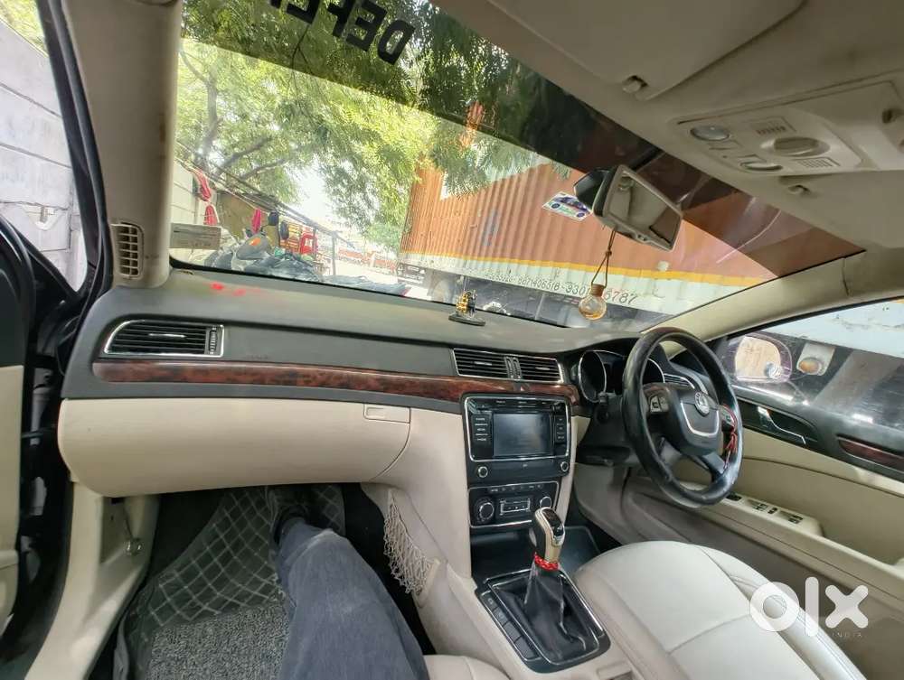 Skoda Superb Elegance 2012 Petrol