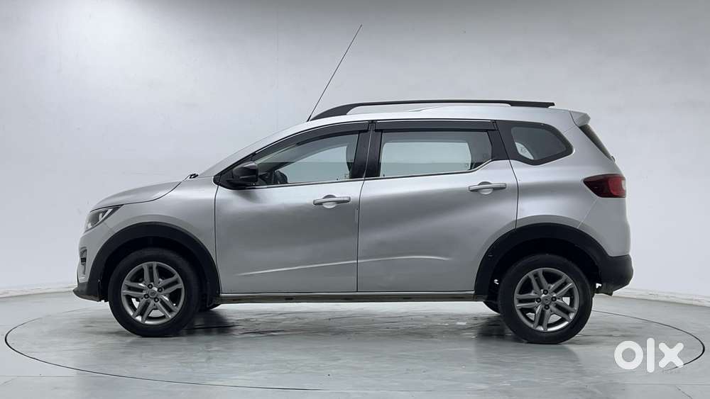 Renault Triber Rxz, 2022, Petrol