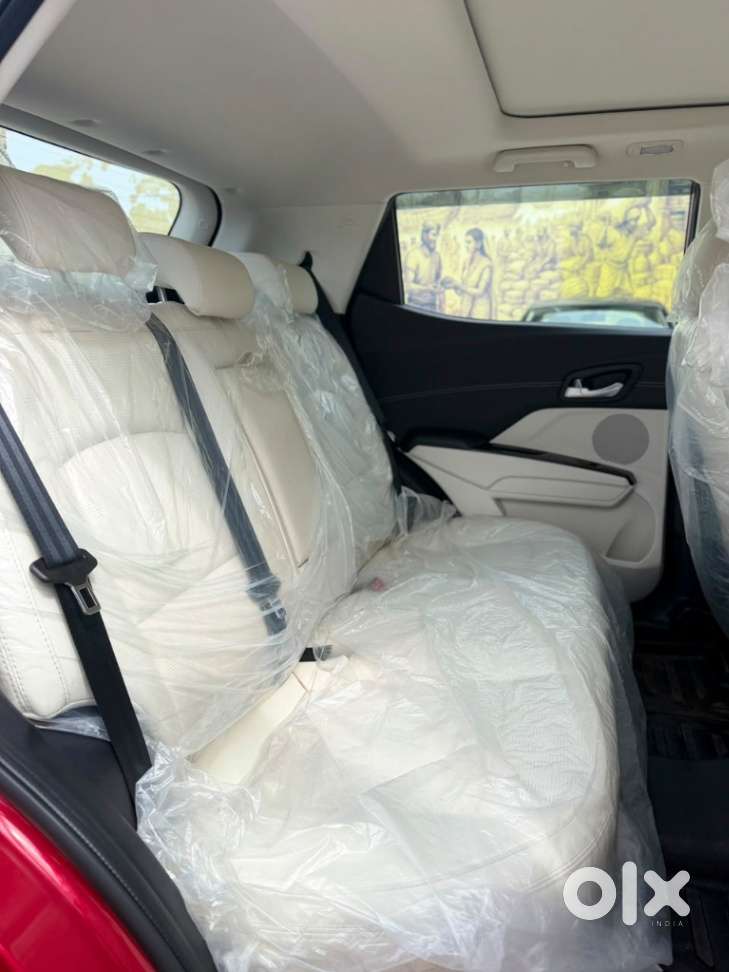 Mahindra Xuv 3xo Ax7l 1.2 Petrol At (pg), 2025, Petrol
