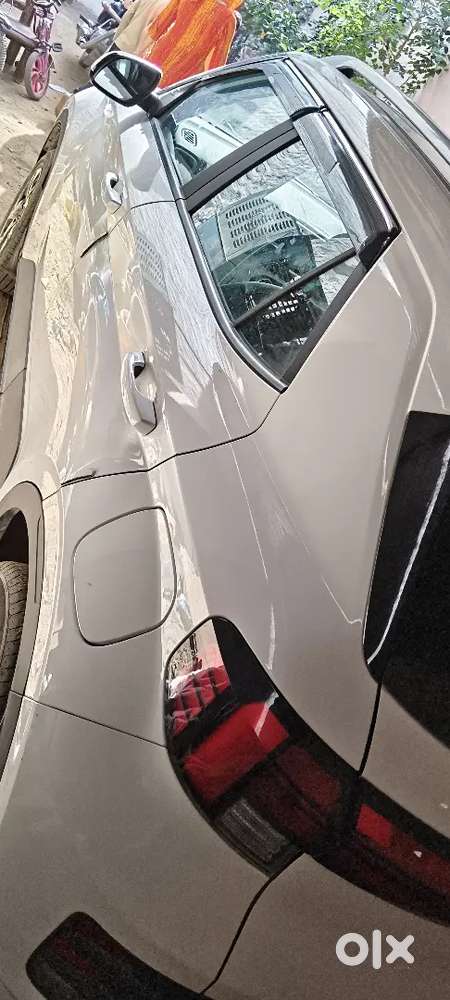 Hyundai Venue E Plus 2024 Petrol 6800 Km Driven With Sunroof