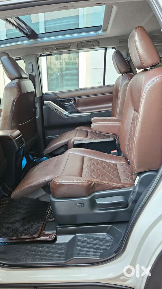 Toyota Innova Hycross 2.0 Zx (o) Hybrid 7 Str, 2025, Petrol