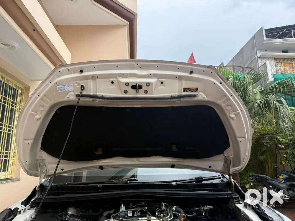 Toyota Innova Crysta Diesel 2.4 Gx 7 Seater