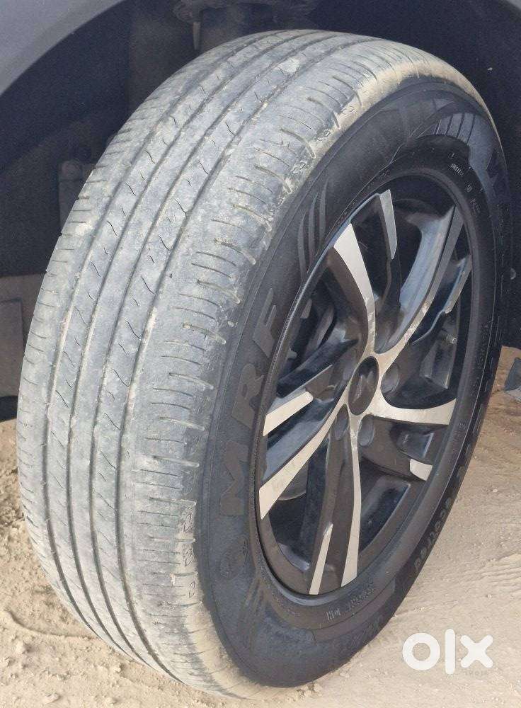 Mahindra Xuv700 2.2 Mx Diesel Mt 5 Str, 2022, Diesel