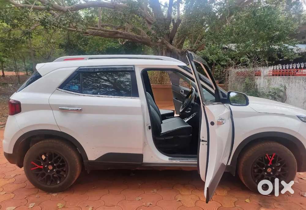 840000 Rs Hyundai New Venue S+ 2021 Petrol With Upgraded Alloy Wheels
