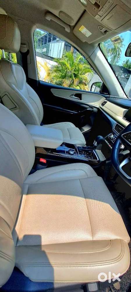 Mahindra Xuv700 2.2 Ax 7 Diesel At Luxury Pack Str, 2023, Diesel