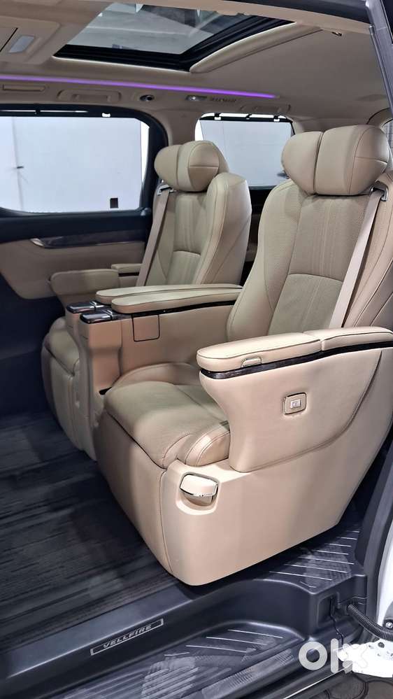 Toyota Vellfire 2.5 Executive Lounge, 2023, Petrol