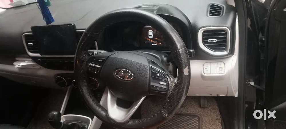 Hyundai Venue 2023 Petrol 45000 Km Driven