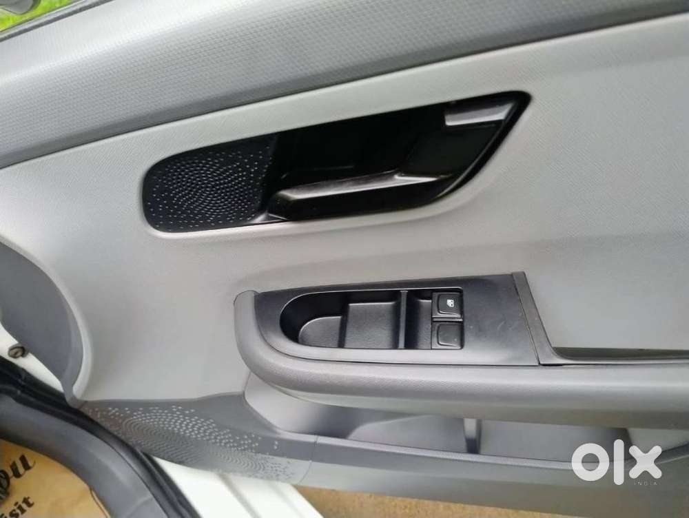 Tata Altroz 1.2 Xe, 2021, Petrol