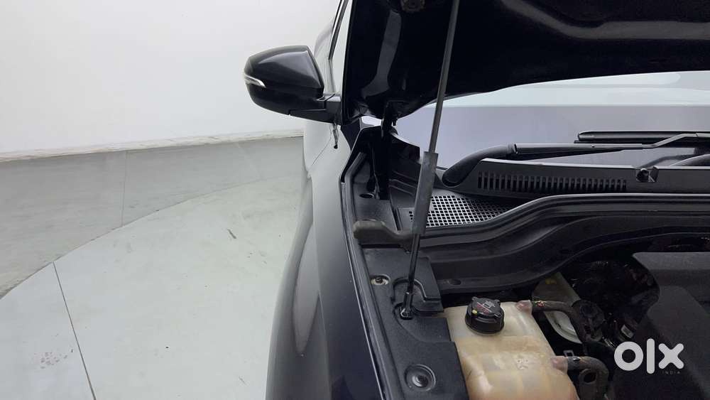 Mahindra Xuv700 2.0 Ax 5 Petrol At Str, 2022, Petrol