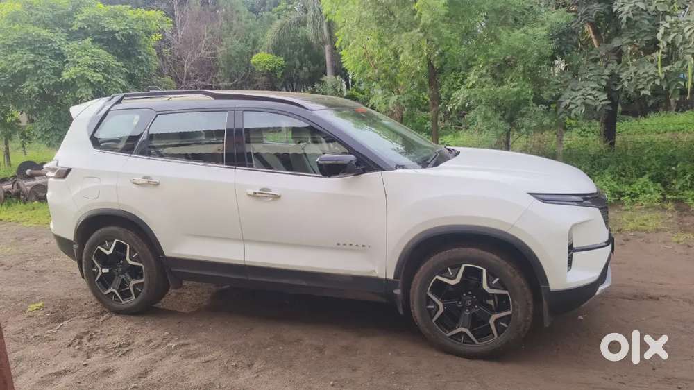 2024 Tata Safari Dual Tone At