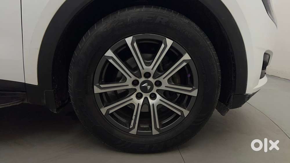 Mahindra Xuv700 2.2 Ax 7 Diesel At Luxury Pack Str Awd, 2022, Diesel