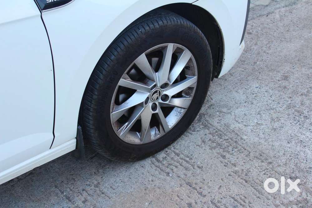 Skoda Slavia 1.0 Ambition Tsi, 2022, Petrol