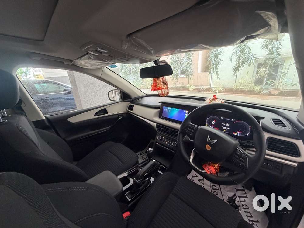 Mahindra Xuv700 2025 Petrol 15000 Km Driven