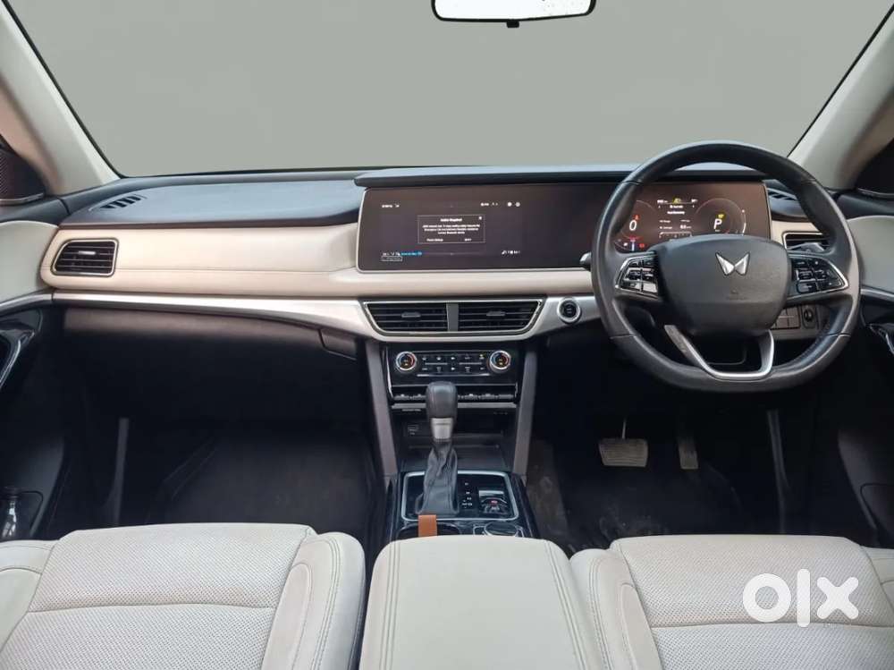 Mahindra Xuv700 Ax7 Luxury Pack Awd, 2025, Petrol