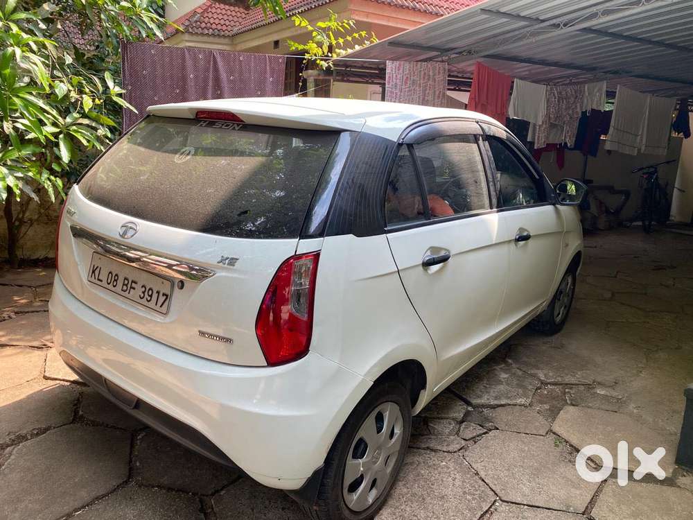 Tata Bolt Revotron Xe, 2015, Petrol
